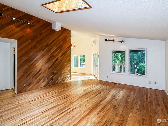 5th image of 6946 Liverpool Court NE