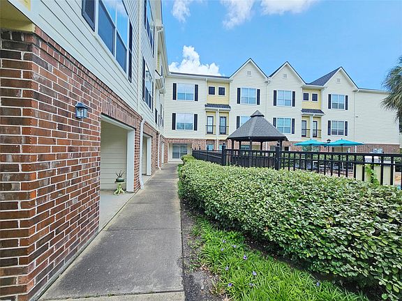 3rd image of 9200 Westheimer Rd APT 203