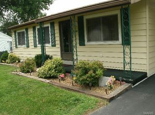 1756 Rose Crest Ct, Hazelwood, MO 63042