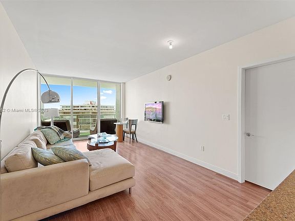 4th image of 218 SE 14th St APT 1407