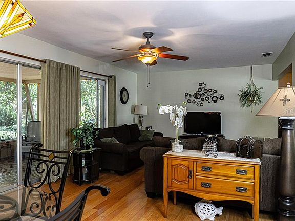 4th image of 1809 Sharondale Dr