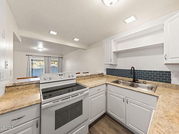 4th image of 2555 Clear Acre Ln