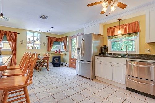 4th image of 376 Griffin Ave
