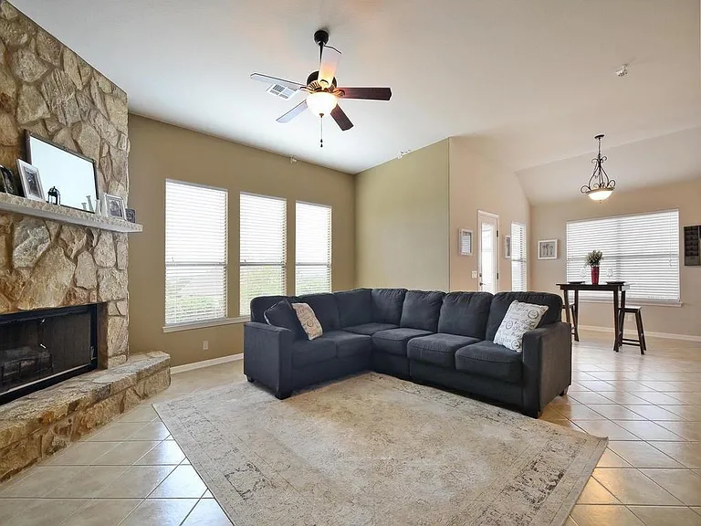 111 Miss Ashley St — Photo 12