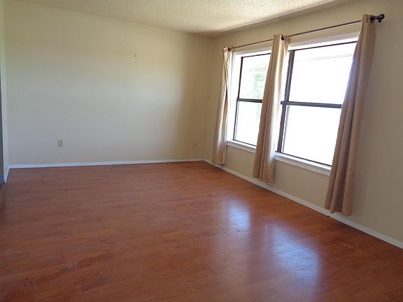 3rd image of 303 Faulkner St