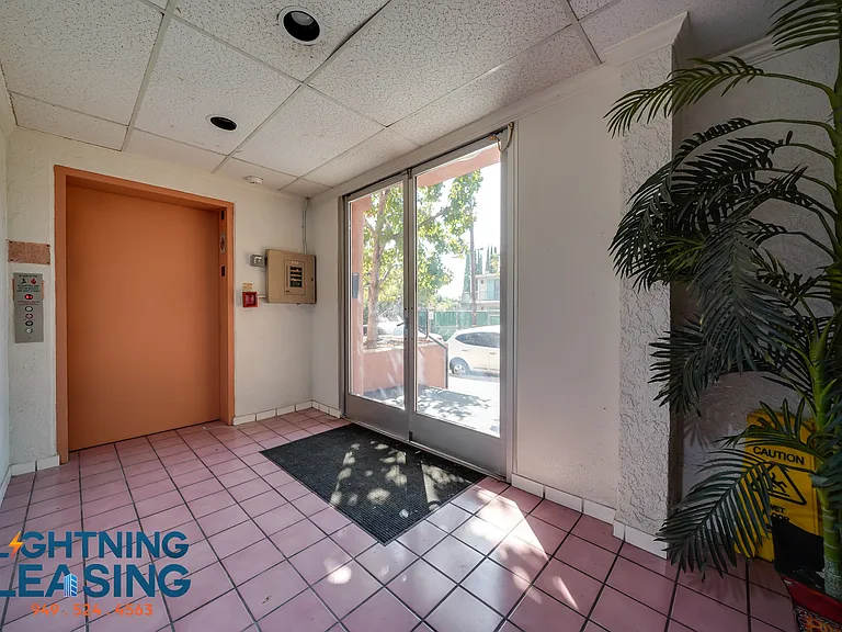 7370 Hawthorn Ave #305 — Photo 20