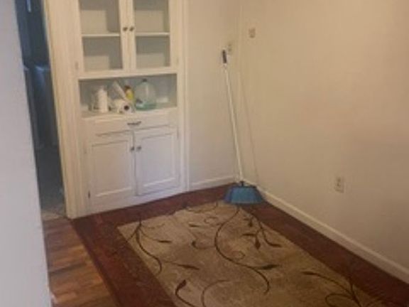 5th image of 1127 W 11th Ave