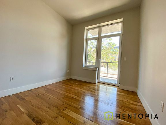 3rd image of 1038 Greene Ave #335