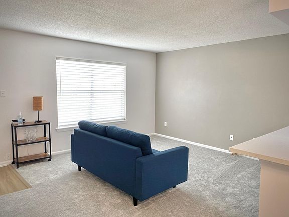 4th image of 2708 Whitney Pl APT 811