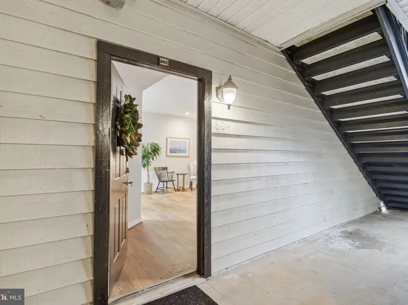 12155 Penderview Ter APT 804, Fairfax, VA 22033