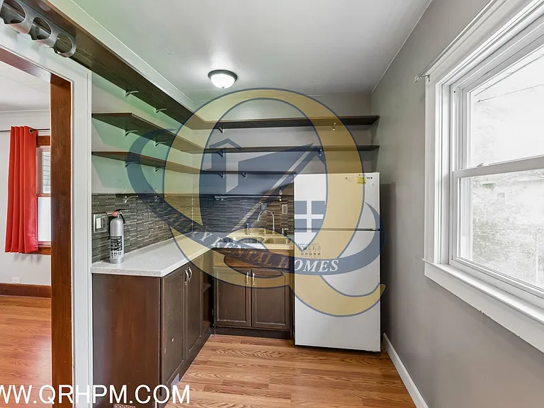2544 Tyrone St — Photo 8