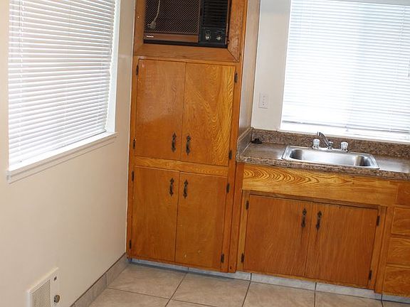 5th image of 223 S Pleasant Ave APT 11