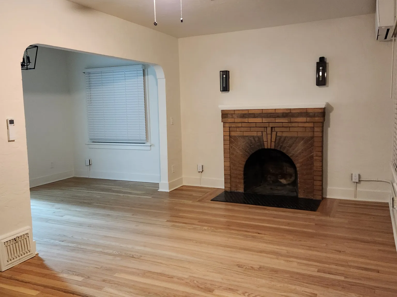 1 bed, 700 sqft, $1,900 — Photo 3