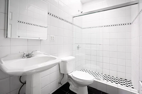 Rented by Waldstar Real Estate LLC | media 38