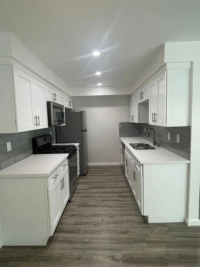 Building Photo - 350 N Crescent Drive