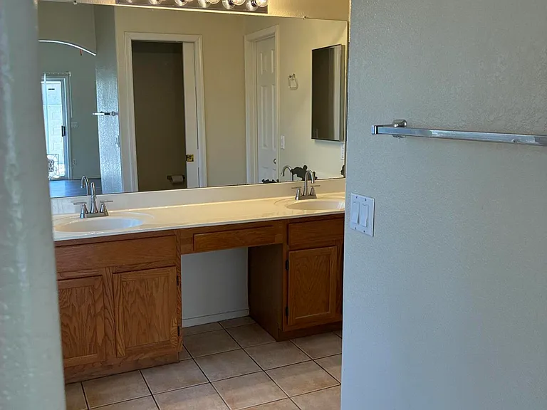 1074 N Saguaro St — Photo 11