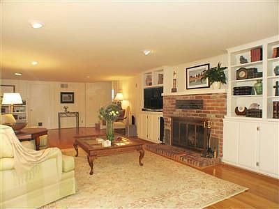 3rd image of 1338 Teneighth Way
