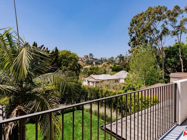 2556 Park Oak Dr, Los Angeles, CA 90068