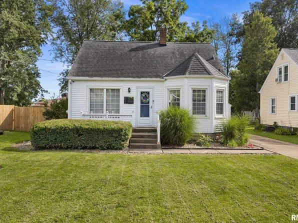 107 Lawndale Ave, Bartonville, IL 61607