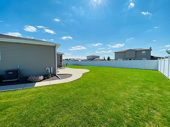 5th image of 1701 Greenbriar Dr
