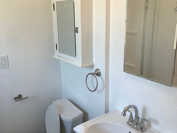 3rd image of 4074 Meade Ave