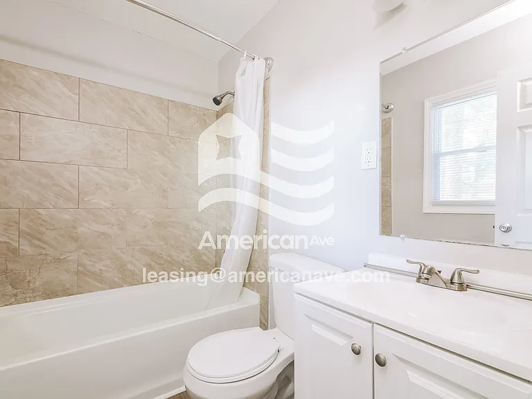1039394_009_main_bathroom_14102408.jpg