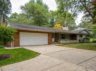 320 Lakecrest St NW, Canton, OH 44709
