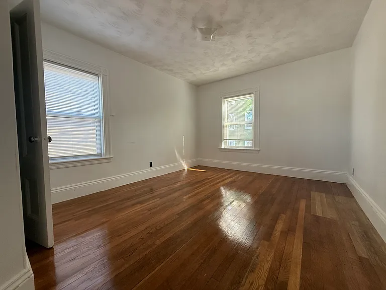 66 Round Hill St — Photo 11