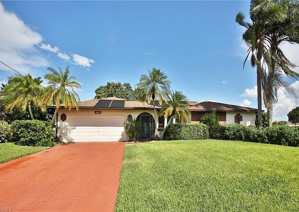 Welcome Home to 1759 SE 40th Terrace!