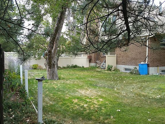 Back yard_to W from SE