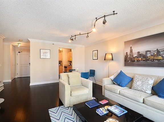 4th image of 200 N Dearborn St Unit 1904