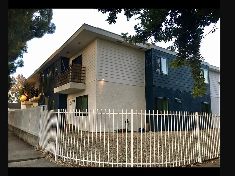 5500 Vesper Ave #4 — Photo 1
