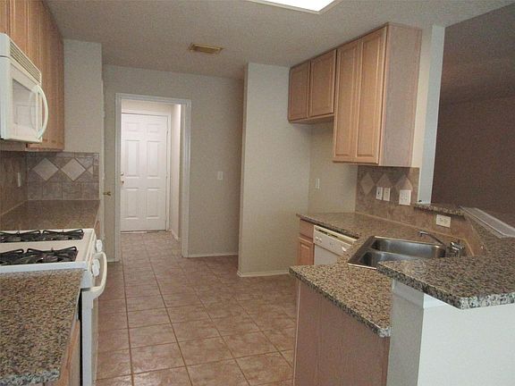 3rd image of 18610 Woodbreeze Dr