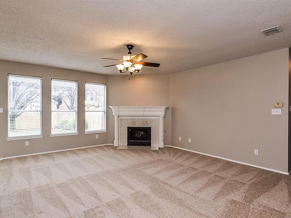 3rd image of 9513 Thorncliff Dr