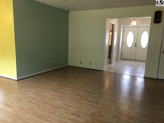 4th image of 2904 N Meadowlake Dr