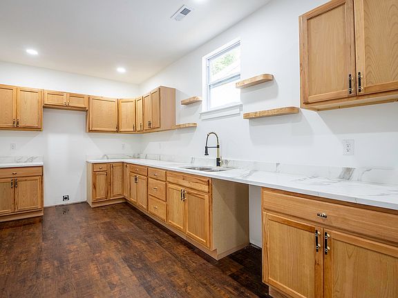 5th image of 2708 N Chamberlain Ave