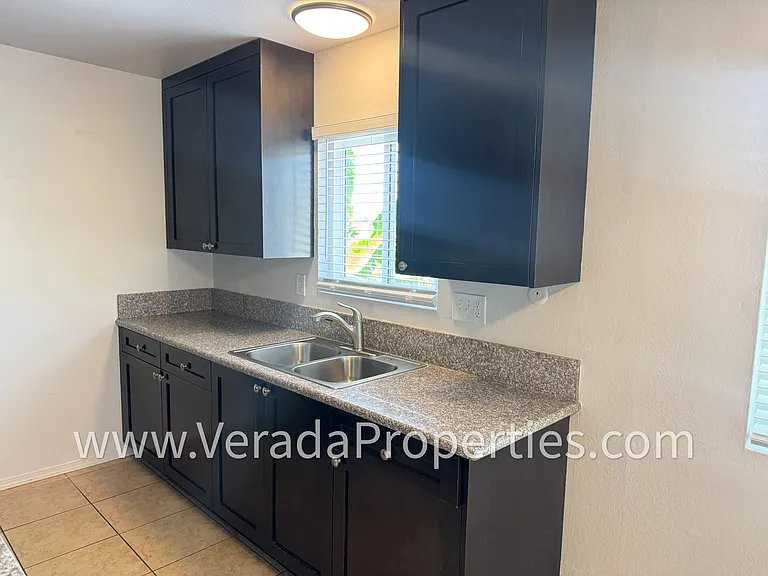 3514 Van Dyke Ave #8 — Photo 2
