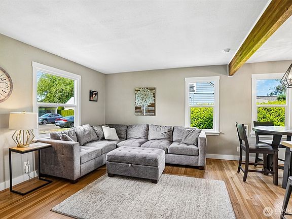 5th image of 3021 SE 3rd Avenue