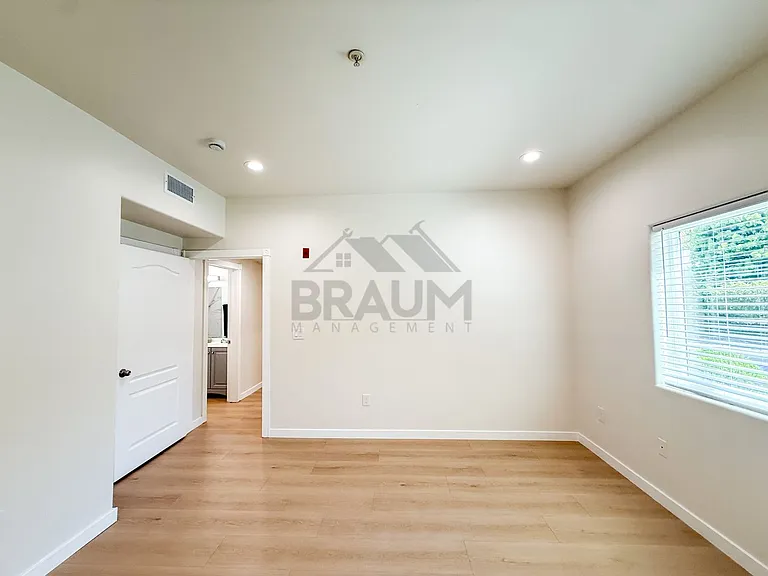 10849 Fruitland Dr — Photo 18