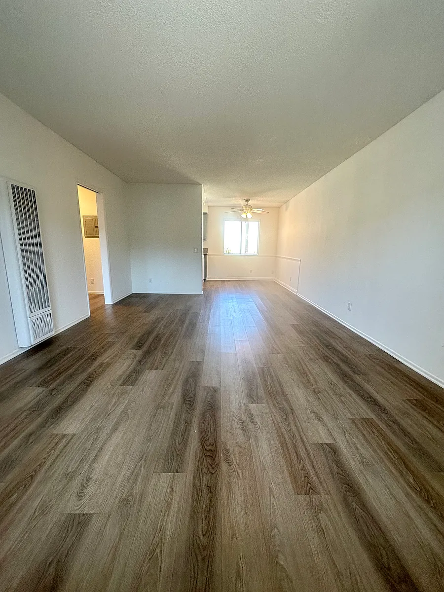 Building Photo - 824 E Windsor Rd #11