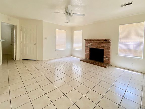 3rd image of 11610 Vance Jackson Rd APT 1083