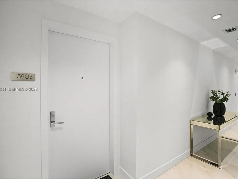 700 NE 24th St #3905 — Photo 4