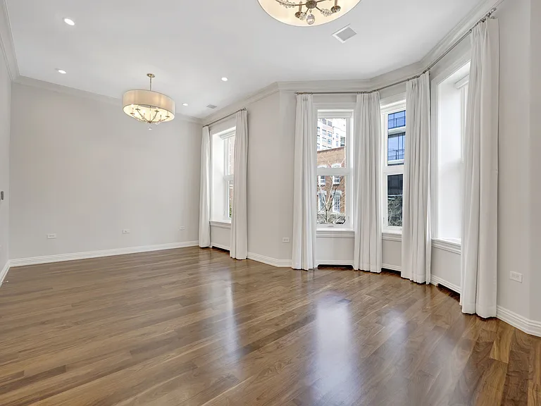 105 W Chestnut St — Photo 7