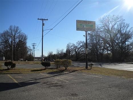4th image of 2405 S Park Dr