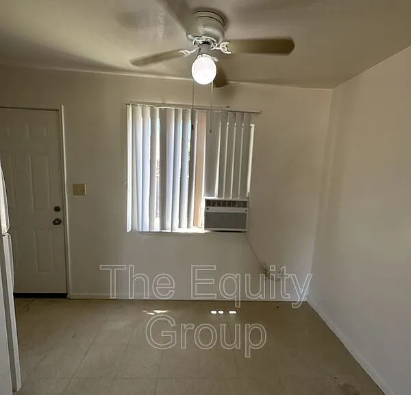 331 E Elm St #5 — Photo 5