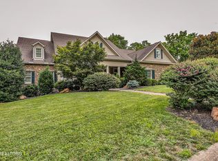 45 Riverside Dr, Oak Ridge, TN 37830