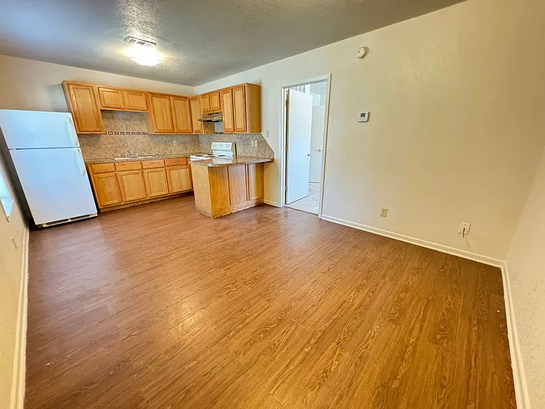 219 Hold Street — Photo 3