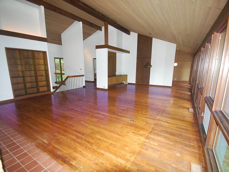 Living Room/Dining Room - high ceilings