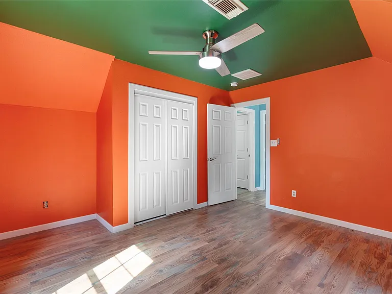 293 Commodore Dr — Photo 29
