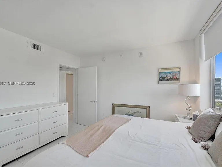 2600 E Hallandale Beach Blvd #T1902 — Photo 24